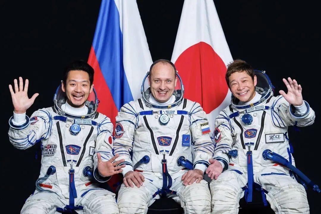 专人专机！日本亿万富豪携助理飞行太空，明年或成商业绕月旅行第一人