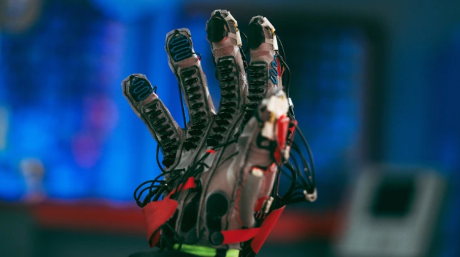 7年秘密研发，Meta拿下元宇宙「登月项目」！气动手套让指尖有真实触感